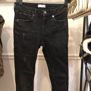Black Zara no rip jeans